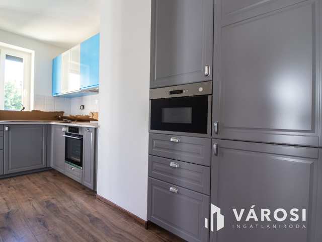 PENTHOUSE BUDAI PANORÁMÁVAL A PÉTERHEGYI LAKÓPARKBAN! F-T-1