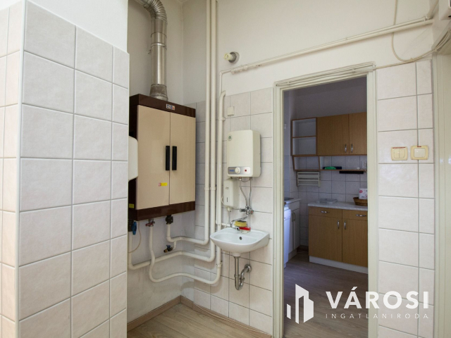 Andrássy úti üzlethelyiség vagy lakás ?