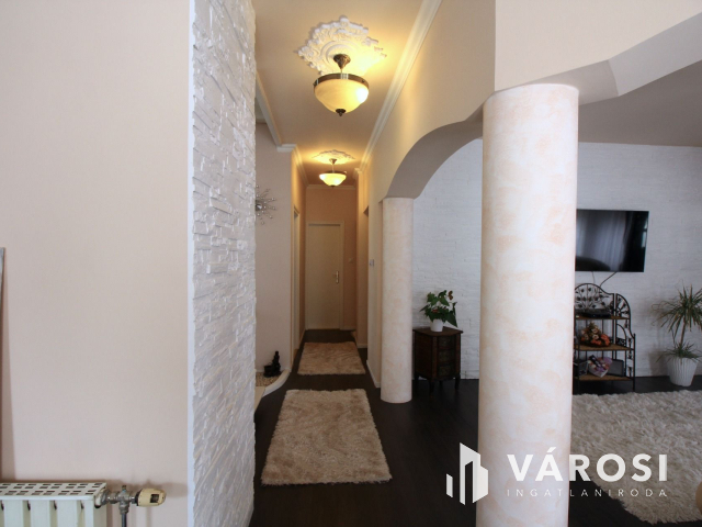 Mindszent központjától 5 perc sétára.