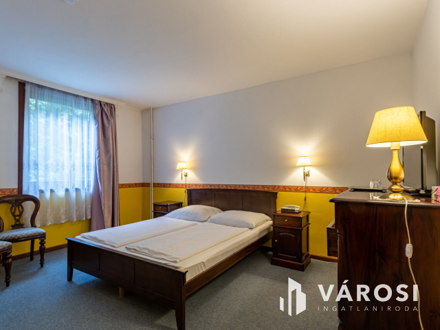 Családias HOTEL eladó Szentendrén pár percre a Dunaparttól!