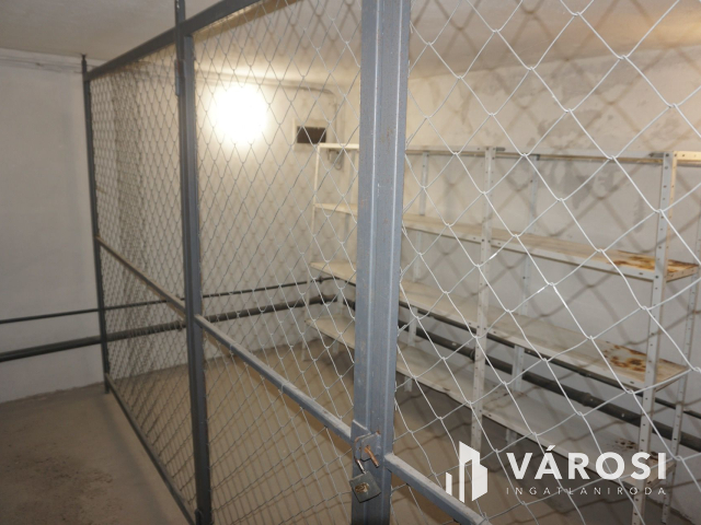 A város szívében 4 db tároló eladó