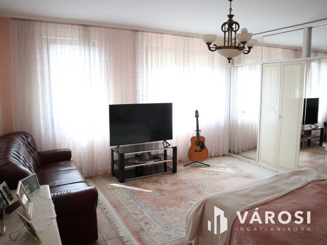 Exkluzív kétgenerációs családi ház Móra városrészen!