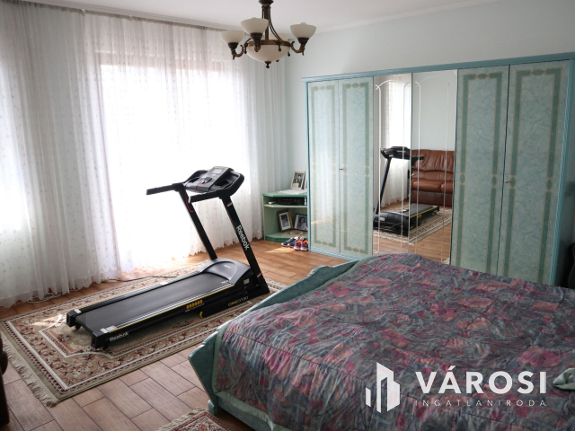 Exkluzív kétgenerációs családi ház Móra városrészen!