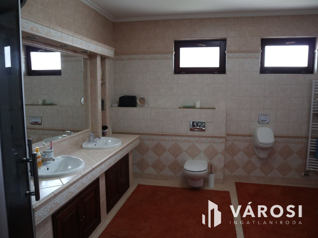 Exkluzív kétgenerációs családi ház Móra városrészen!