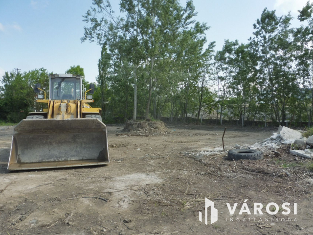 Mindenre alkalmas telephely eladó!