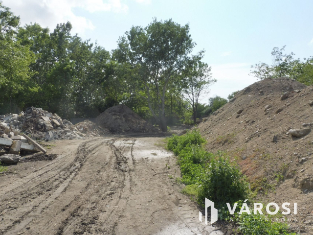 Mindenre alkalmas telephely eladó!