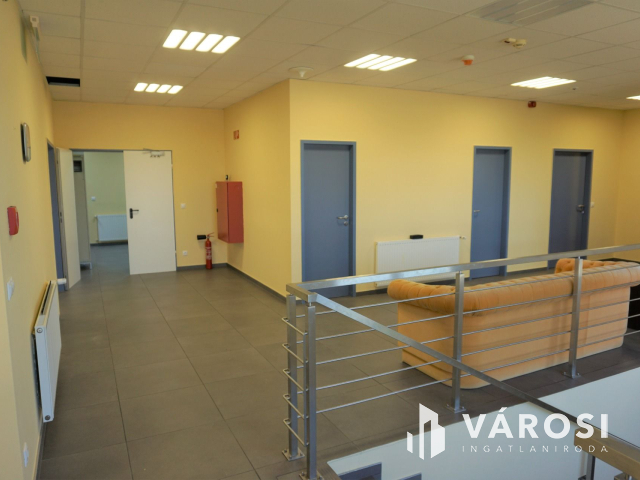 Ausztria határától mindössze 7 km-re korszerű telephely!