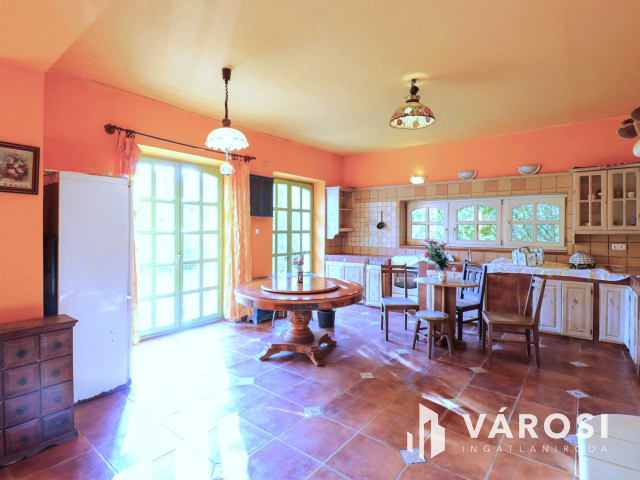 Befektetési lehetőség Vállalkozásra alkalmas 2 szintes ház