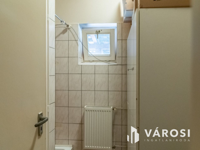 Vendéglő plusz erdő, a 46-os főút mentén