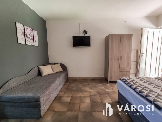 15 apartmanból álló apartmanház eladó Siófokon
