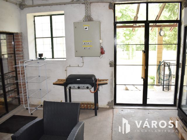 Eladó raktárépület!