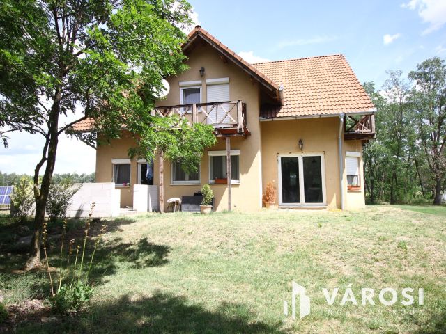 Napelemes tanya Balástyán