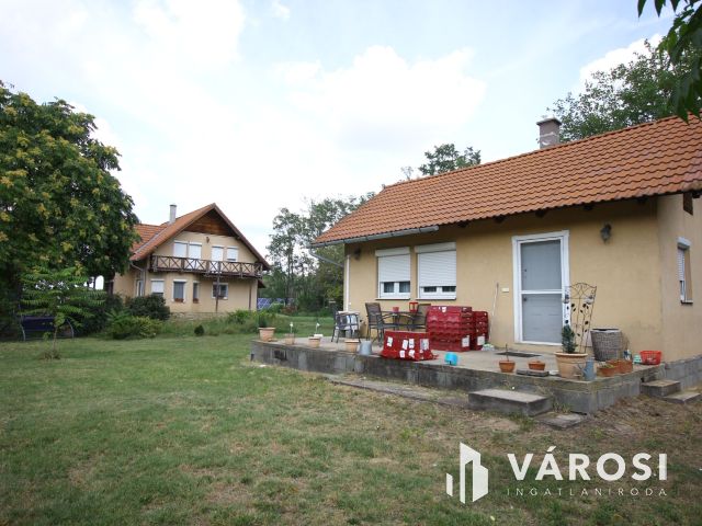 Napelemes tanya Balástyán