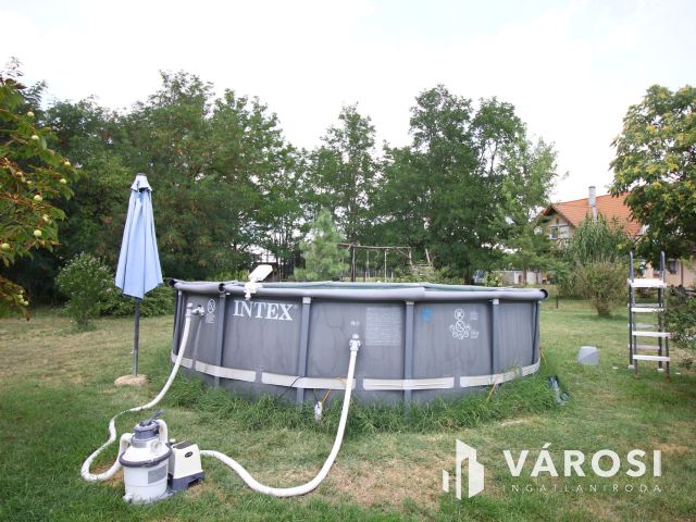 Napelemes tanya Balástyán