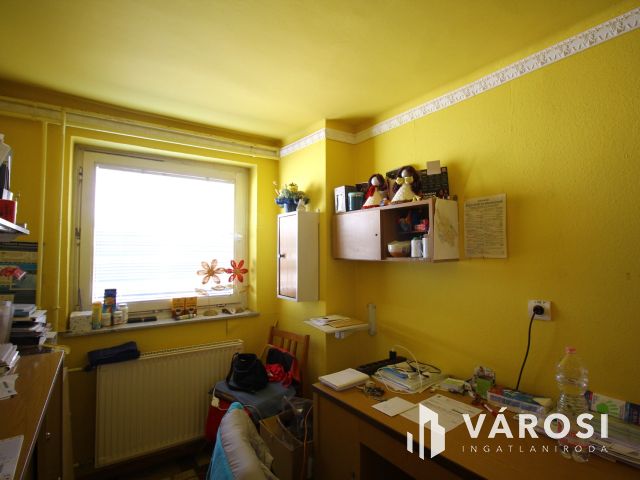 Kisteleken, központi üzlethelyiséget kínálok