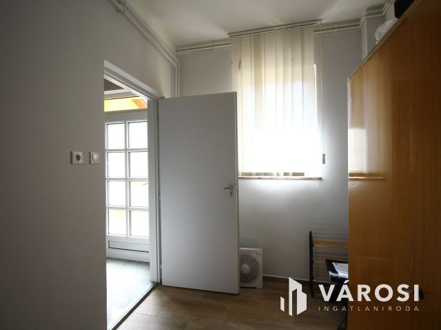 Kisteleken, központi üzlethelyiséget kínálok