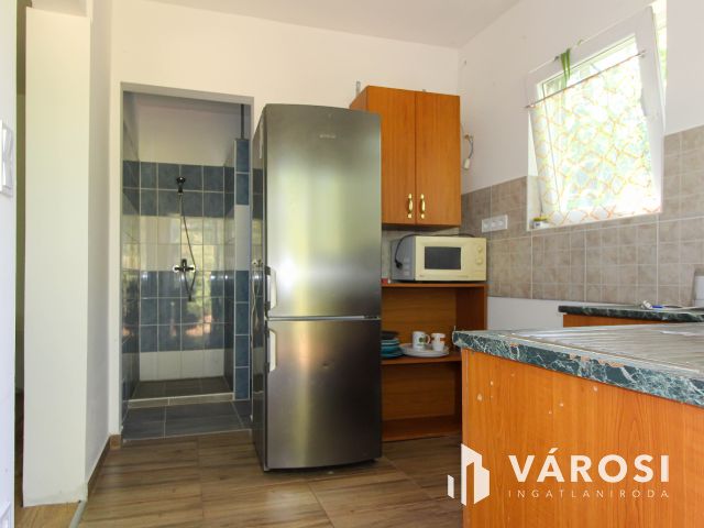 Két különálló ház egy telken