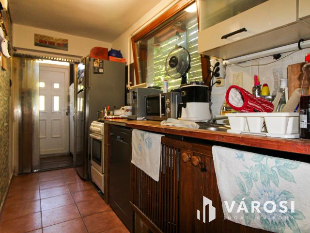 Két különálló ház egy telken