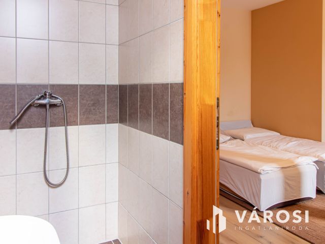 Kiemelkedő befektetési lehetőség Páty központjában!