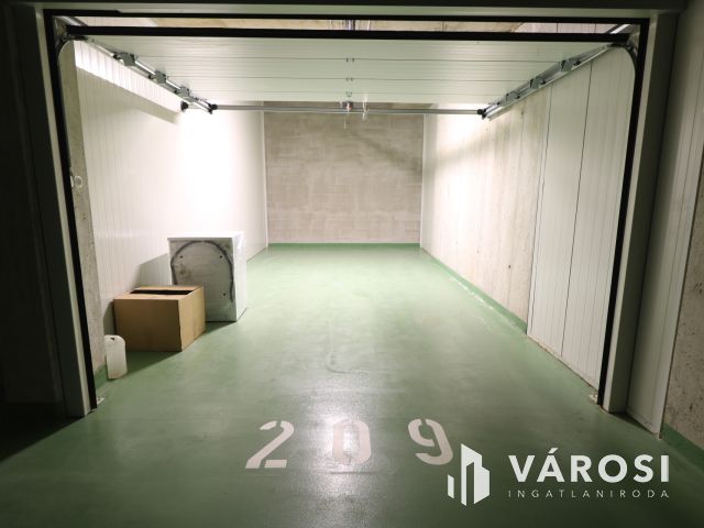 Cédrusban , teremgarázs kiadó!
