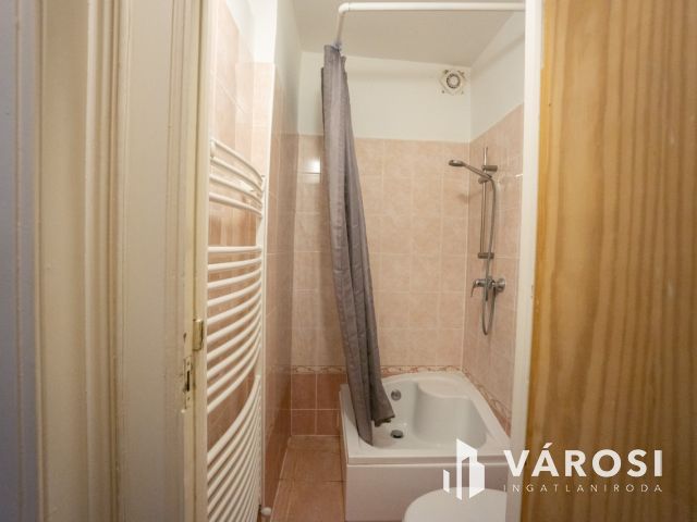 Nagypolgári villa jellegű ház, két önálló lakással