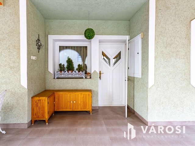 Pilisborosjenő és Budapest határán, panorámás családi ház