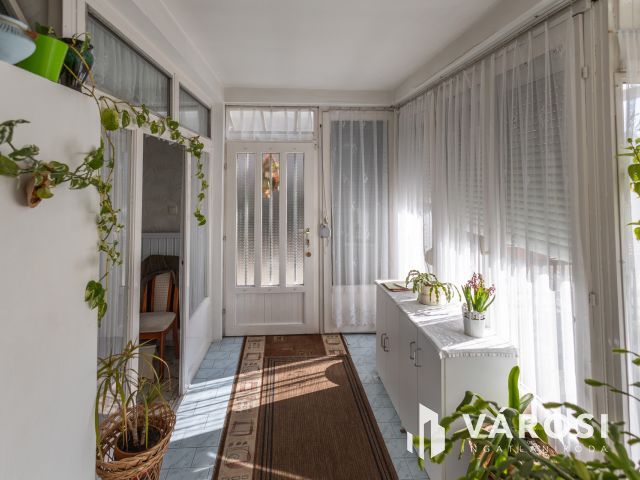 Több lehetőség egy ingatlanban a Várfürdő közelében