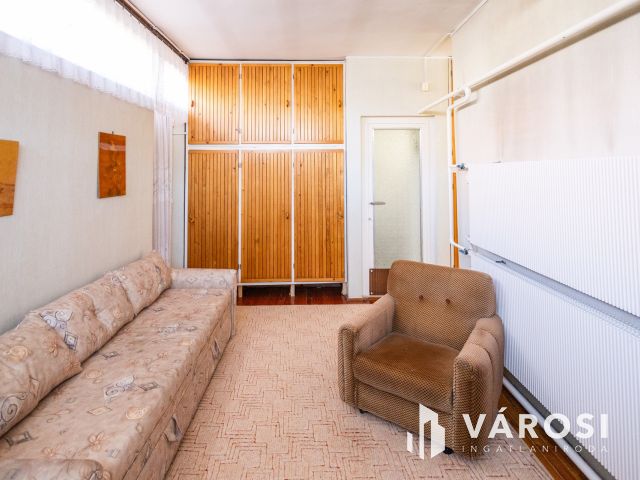 Több lehetőség egy ingatlanban a Várfürdő közelében