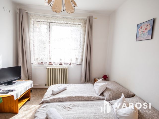 Apartmanház néhány lépésre a Várfürdőtől és a Kastélytól