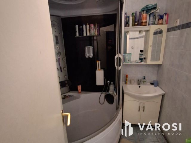 Működő DISCÓ épület, autószerelő műhely, telephely egyben