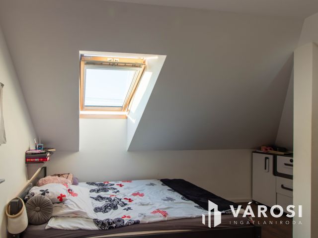 Fiatalos, teljesen felújított családi ház Tokodon