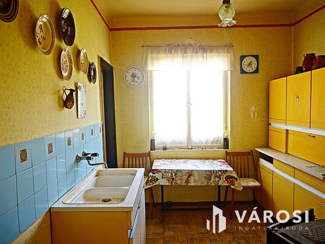 Kiváló elrendezésű ház Örkény központjában!