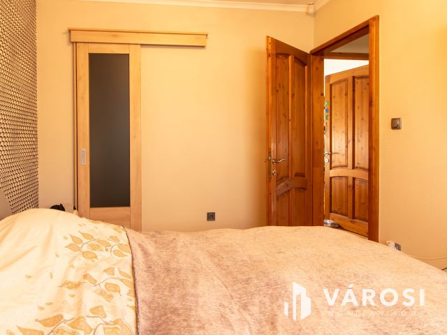 Felűjításmentes , kiváló állapotú ház Pócsmegyeren