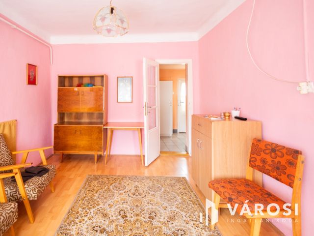 Olyan, mint egy folyóparti nyaraló, de mégis sokkal több..