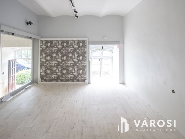 Eladó üzlethelyiség a belvárosban