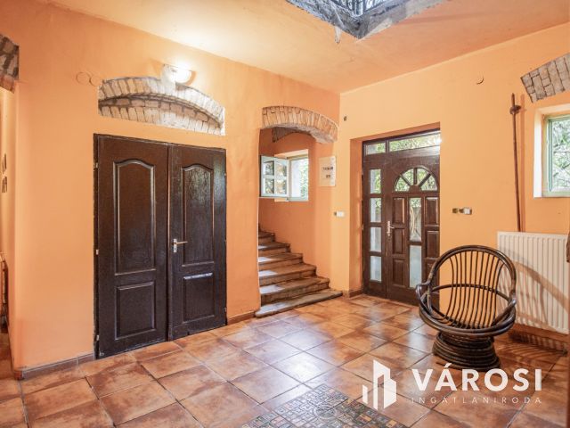 Befektetési lehetőség Vállalkozásra alkalmas 2 szintes ház