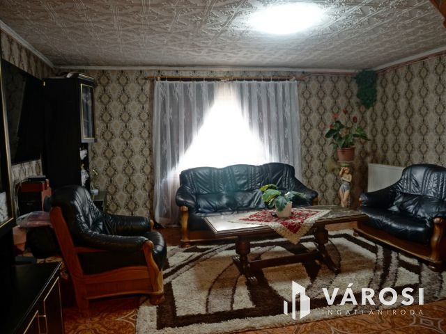 Kiváló elrendezés, beépített tetőtér!