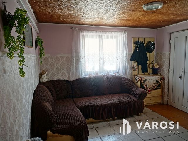 Kiváló elrendezés, beépített tetőtér!