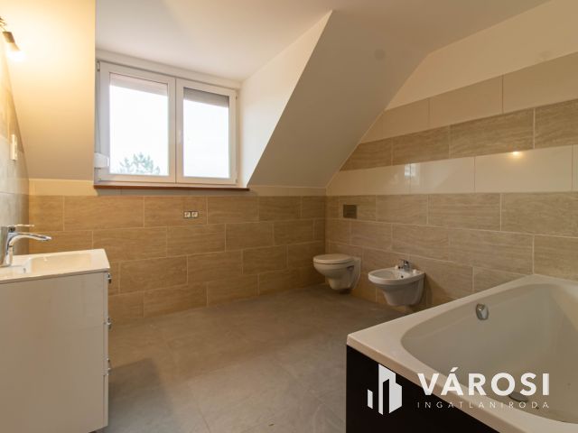 Új Építésű, A+++ Energiabesorolású Ikerház Fél Zsámbékon