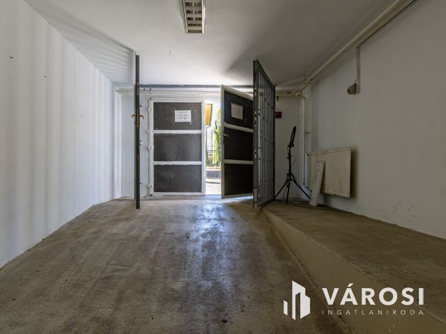 Főként raktárnak vagy műhelynek alkalmas helyiség kiadó