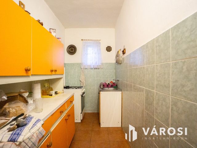 Családi ház a Holt-Duna partján, osztható telekkel!