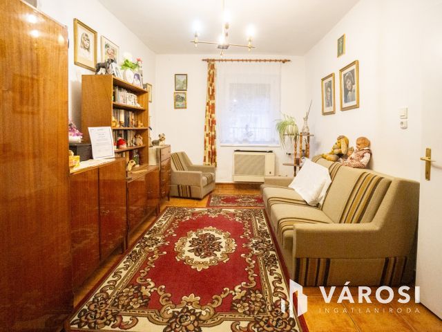 Családi ház a Holt-Duna partján, osztható telekkel!