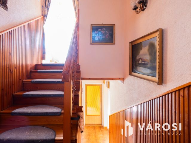 Tökéletes szerkezetű ház, tágas terekkel a Fürdőövezetben