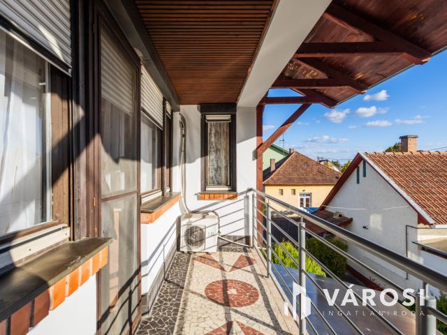 Tökéletes szerkezetű ház, tágas terekkel a Fürdőövezetben