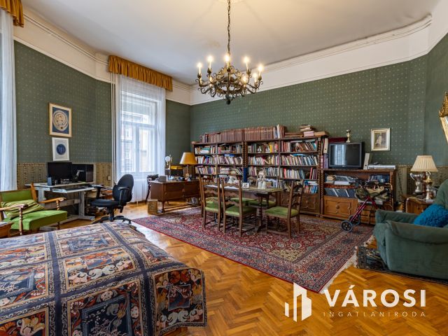 Nagy lakás a Vígszínházzal szemben a nagykörúton