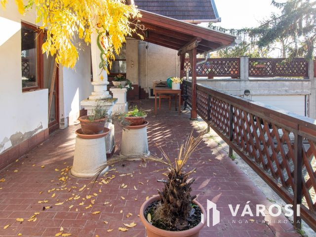 A múlt hangulata, a jelen kényelme Tinnyén