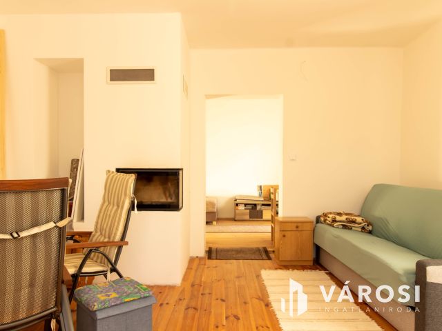 Verandás parasztház modern köntösben, osztható telekkel