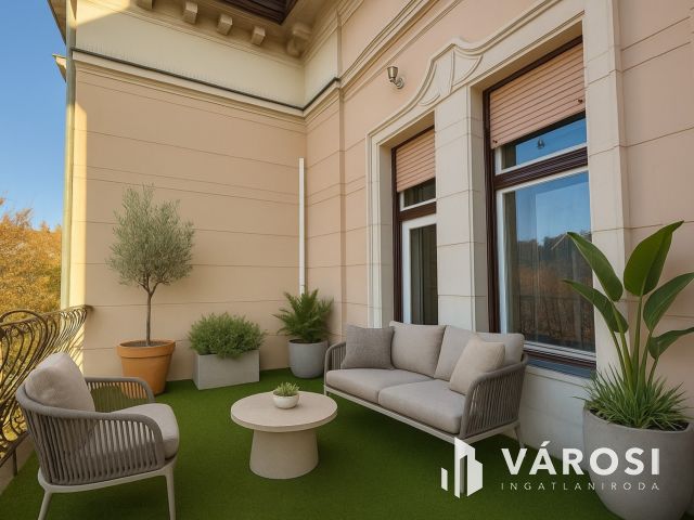 Belvárosi kuriózum lovasszoborral az ablak alatt