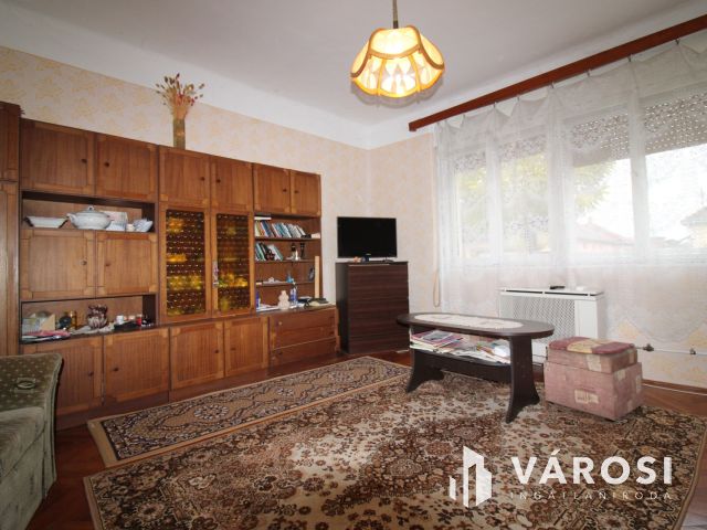 Gyulaváriban 3 szobás családi ház eladó.