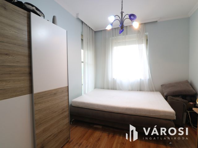 4/1. ben. 2 lakás ,1 garázs, 1 beálló !